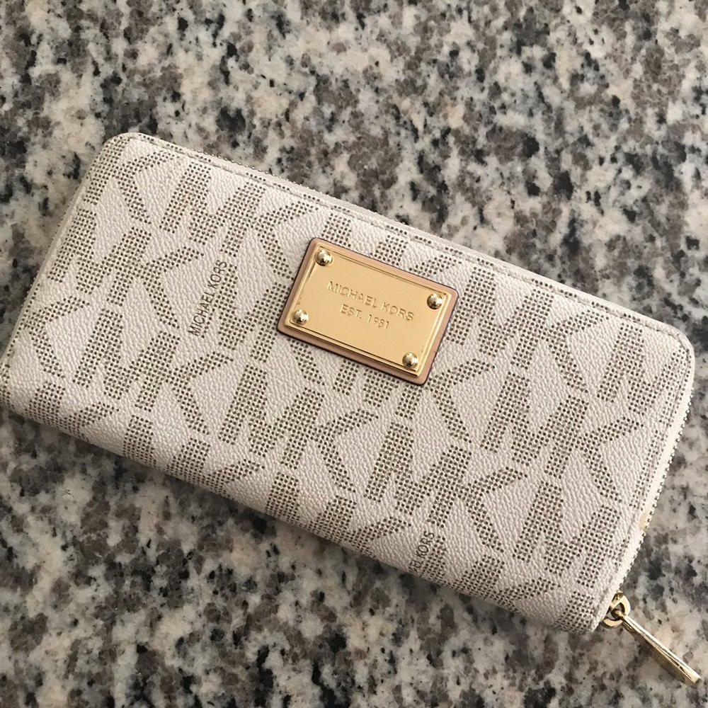 Michael Kors zipper wallet